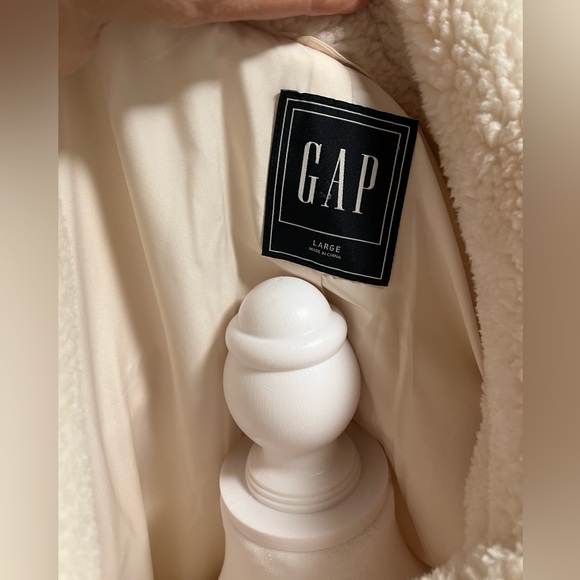 GAP faux Sherpa like new no damage size L - Picture 4 of 4